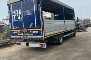 camion mezzo d'opera