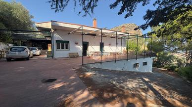 VILLA SINGOLA A PARTINICO