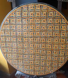 tavolo in pietra lavica decorata a mano