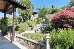 Villa di 395 m² con più di 5 locali e box auto a R