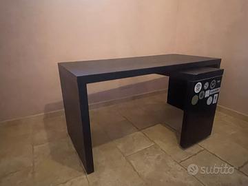 scrivania nera Ikea