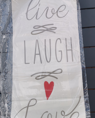 Adesivo murale, stencil scritta e cuore