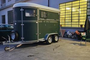 VAN/TRAILER TRASPORTO CAVALLI  van fautras oblic 