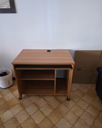 scrivania per PC o tv cone nuova 