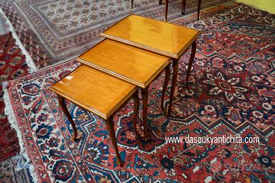 Tris di tavolini nido a incastro stile Luigi XV