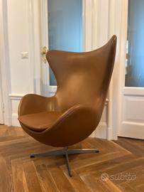 Egg chair (replica)