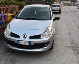 Renault Clio 1.2 16v 75 cv si neopatentati