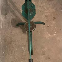 Tappatrice a tre piedi