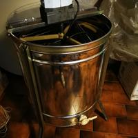 Smielatore motorizzato in Inox  fino a 9 telaini