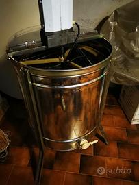 Smielatore motorizzato in Inox  fino a 9 telaini