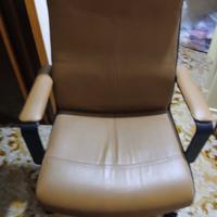 Poltrona con ruote girevole