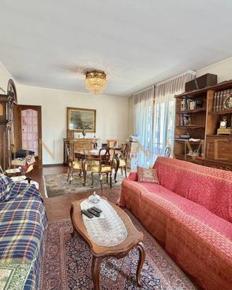 Attico / Mansarda di 234 m² con più di 5 locali e 