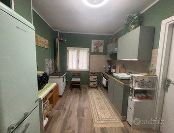 Casa di campagna con terreno attrezzato