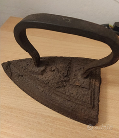 Ferro da stiro antico