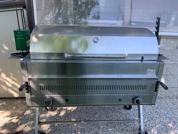 Barbeque a gas e pietra lavica
