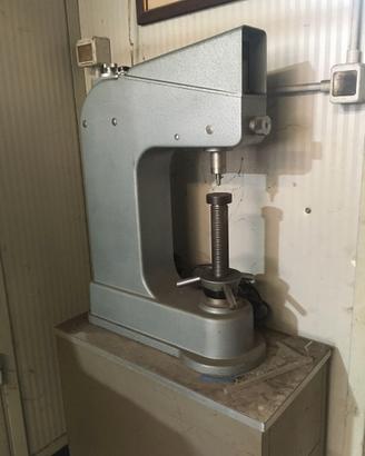 Misuratore di durezza Rockwell Brinell Vickers