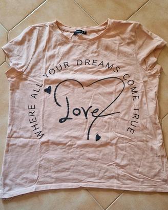 T-shirt con piccolo spacco laterale