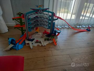 Mega garage Hot Wheels