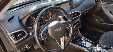 Auto  infiniti q30 1550 d