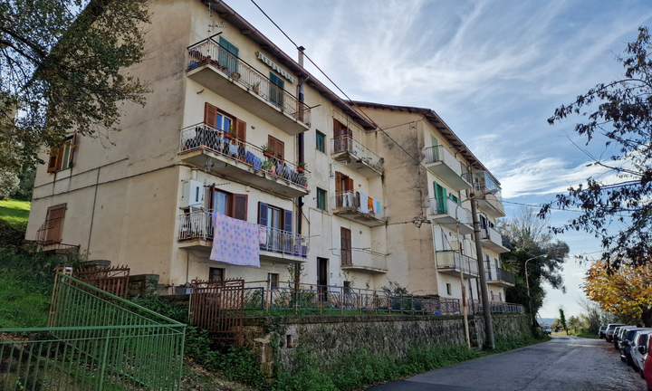 Appartamento di 90 mq con cantina e giardino