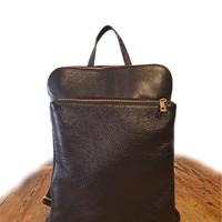 Zaino unisex in vera pelle nero.