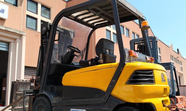 Carrello elevatore elettrico 3000kg