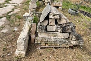 STIPITI IN PIETRA ORIGINALE DELLA MAJELLA ,prezios