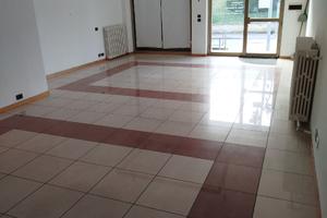 Locale commerciale ad uso ufficio o negozio