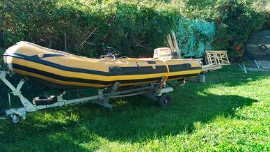 Gommone con carrello e motore