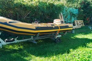 Gommone con carrello e motore