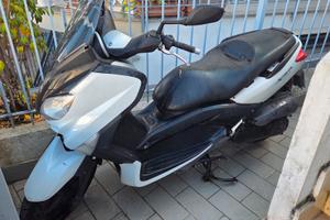 Yamaha xmax 250