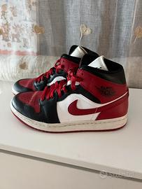 Nike Jordan 1 Mid rosse e nere – Taglia 38.5