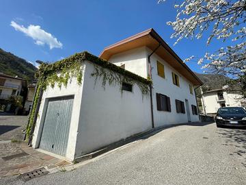 APPARTAMENTO BICAMERE CON GARAGE FR. PEONIS