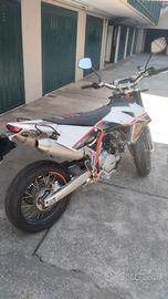 Motard SWM 500 r