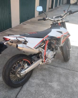 Motard SWM 500 r