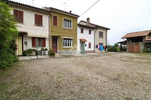 CASA DI CORTE A TRAVACÒ SICCOMARIO