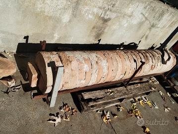 colonna in mattoni vecchi 