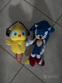 Peluche di sonic e del pulcino pio