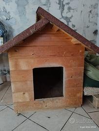 Cuccia per cani grande in legno