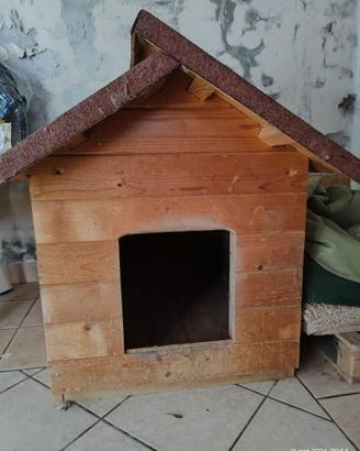 Cuccia per cani grande in legno