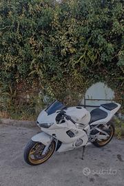 Yamaha YZF R6 - 2001