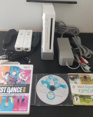 Nintendo Wii con 2 controller e giochi 