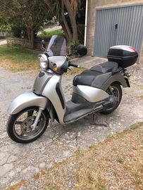Aprilia Scarabeo 200 4 t