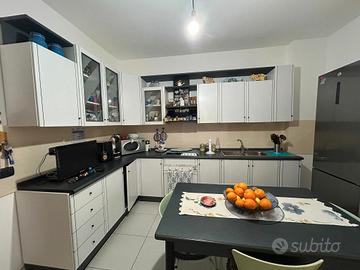 cucina in buone condizioni 