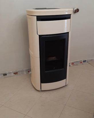 Idrostufa  kira h 22 edilkamin