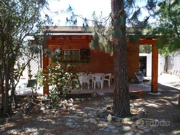 Villetta con giardino a 350m dal mare (IUN5650)