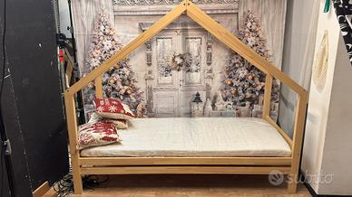 Letto a capanna in legno