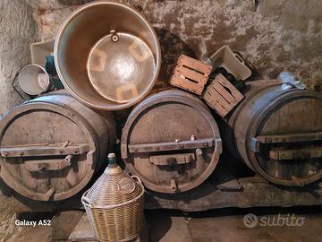 Botti per vino, damigiane, contenitore in resina
