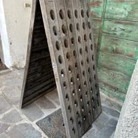 Porta bottiglie “pupitre”