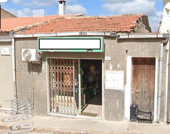 Ampio locale ex supermarket a Olmedo